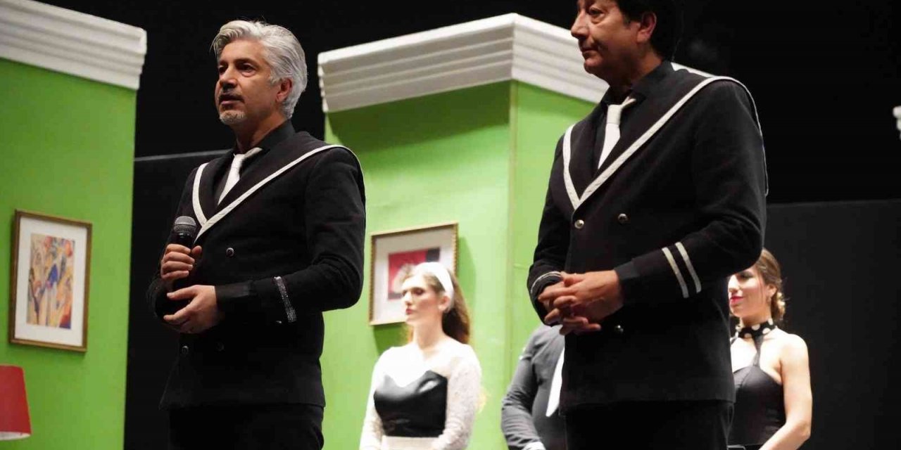 Süt Kardeşler adlı oyun Bilecik’te sahne aldı