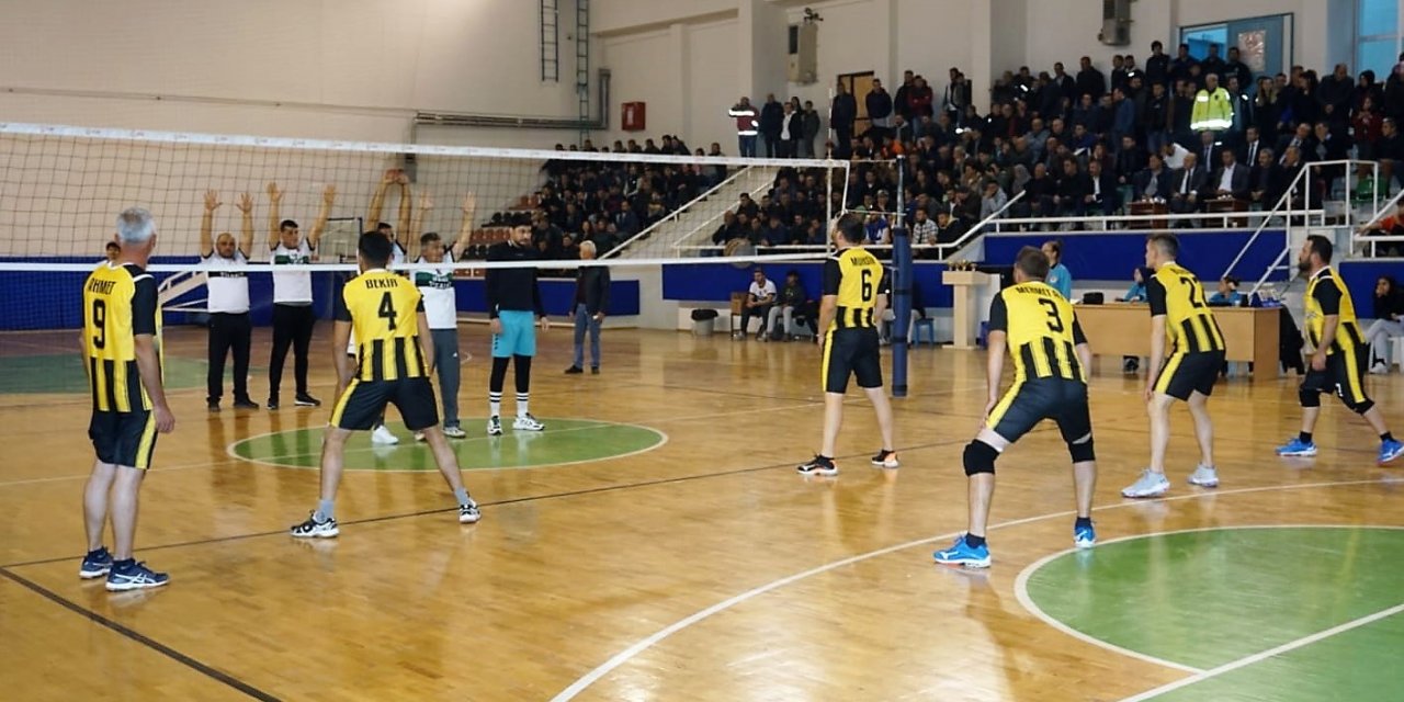 Çivril’de kenardan yapılan müdahale final maçını 2 saat uzattı