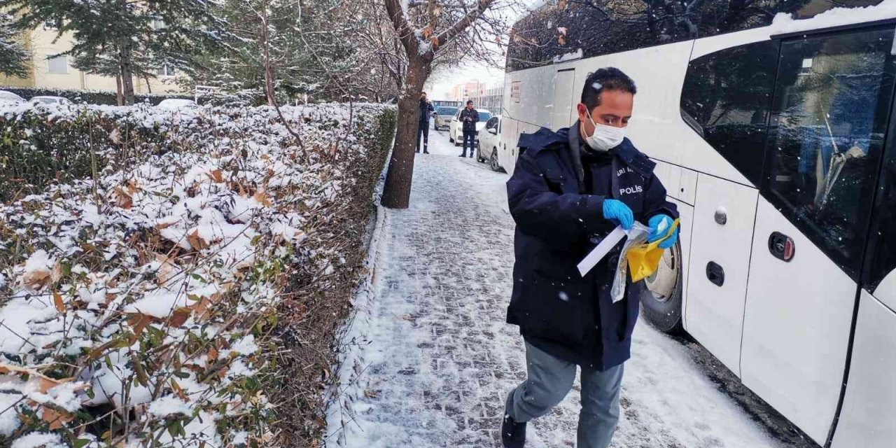 Boşanma aşamasındaki eşini 18 yerinden bıçaklayan sanığa 13 yıl 4 ay hapis cezası
