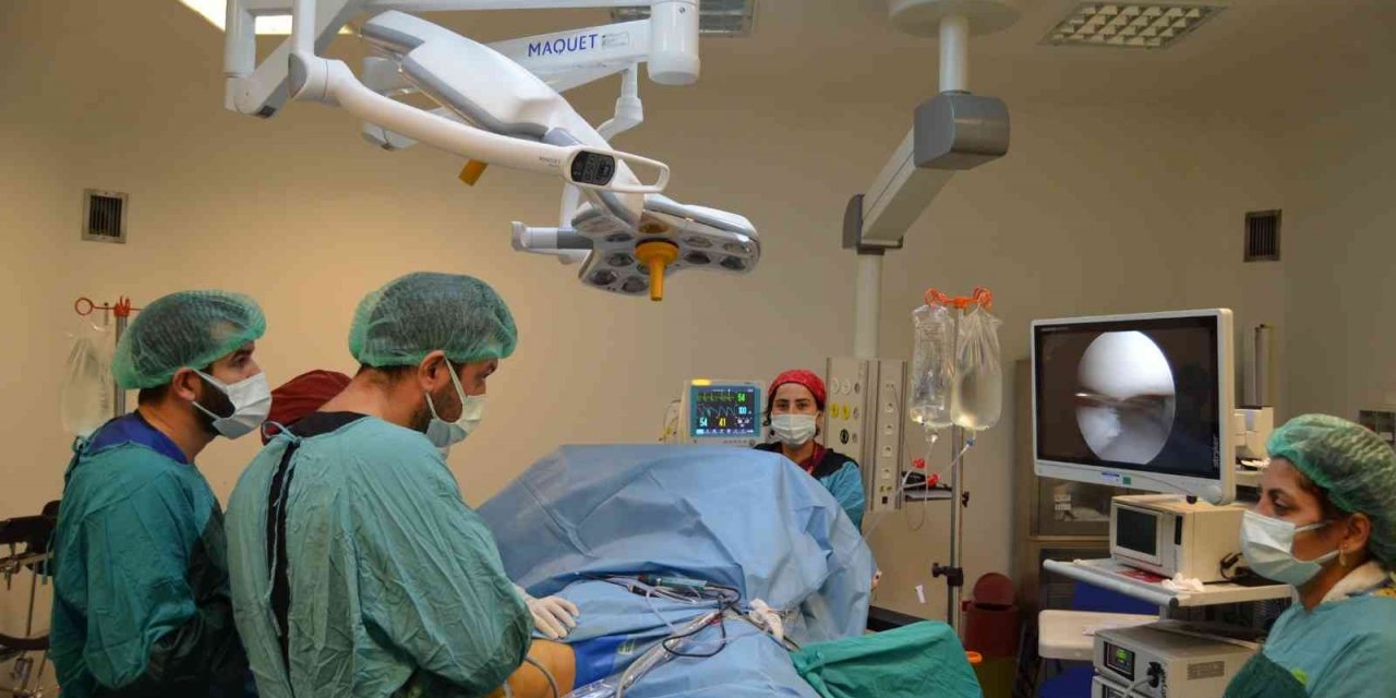 15 yaşındaki Ukraynalı hastaya büyüme plaklarını koruyan ameliyat