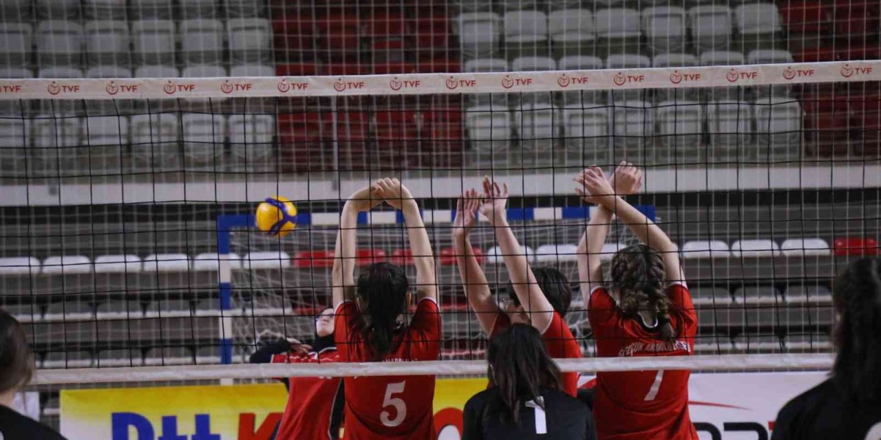 Okullar arası voleybolda 35 takım mücadele ediyor