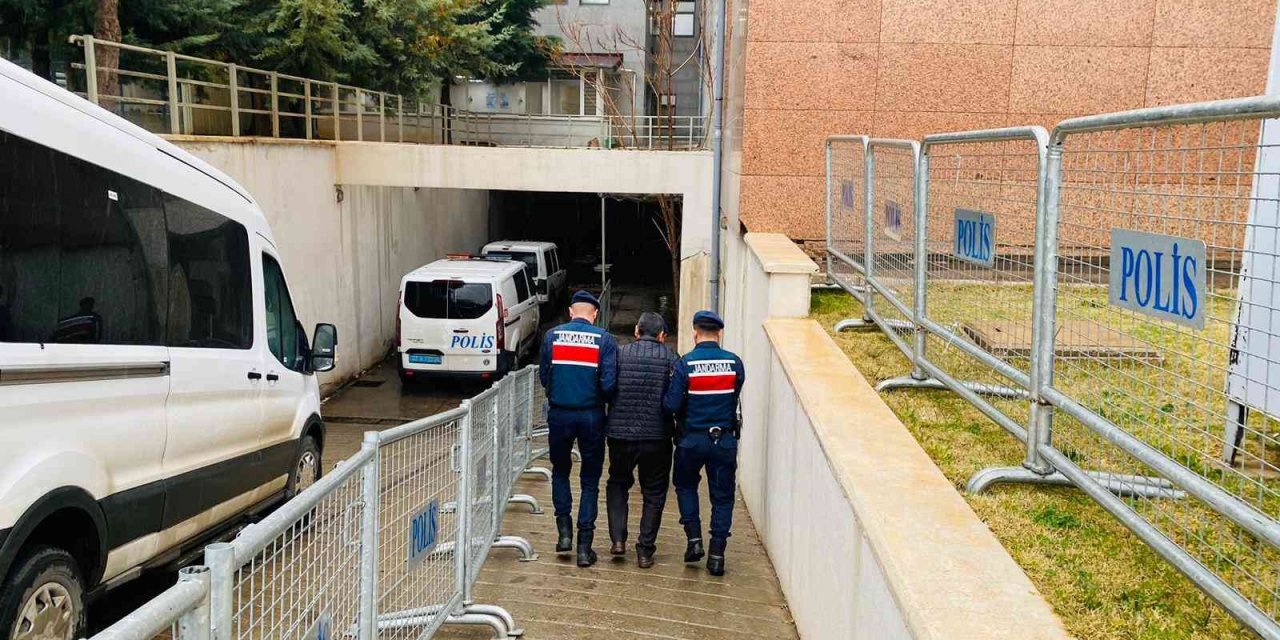 Jandarma, çeşitli suçlardan aranan 7 şahsı yakaladı