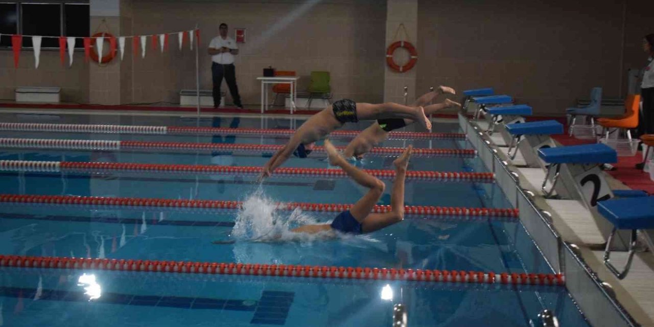Afyonkarahisar’da yüzme müsabakaları tamamlandı
