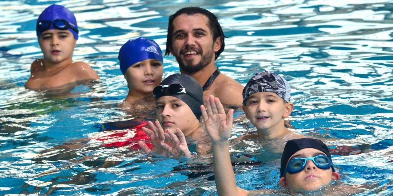 Yunusemreli çocuklar kışın da yüzme öğreniyor