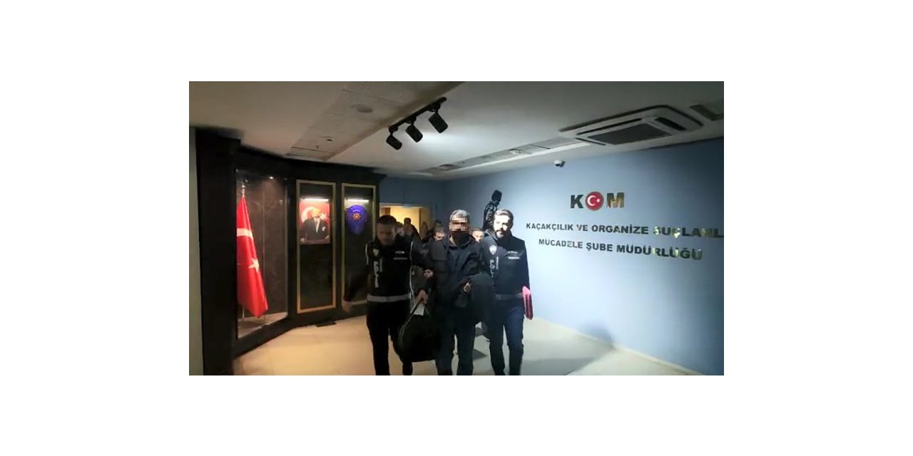 Bursa’da gaygubet evlerine baskın 9 gözaltı