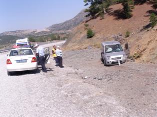 Kamyonet şarampole yuvarlandı: 4 yaralı
