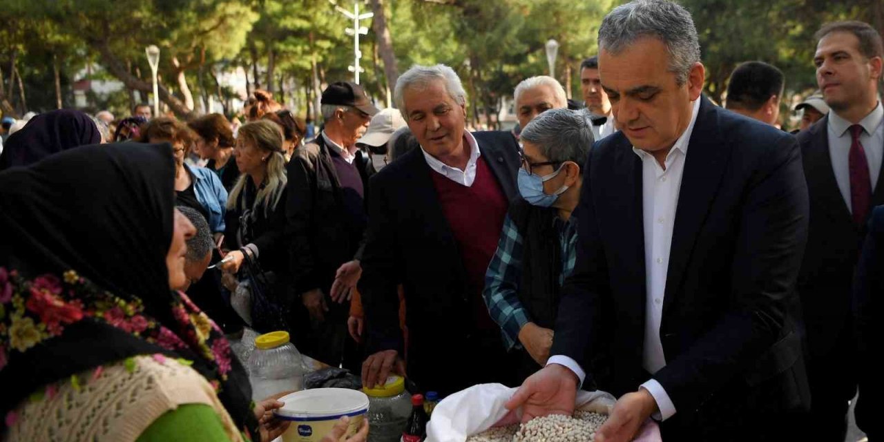 Başkan Esen vatandaşlara fasulye ikram etti