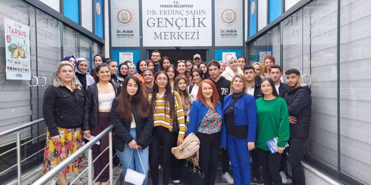 Tarsus Belediyesi, üniversite öğrencilerine hizmetlerini tanıttı
