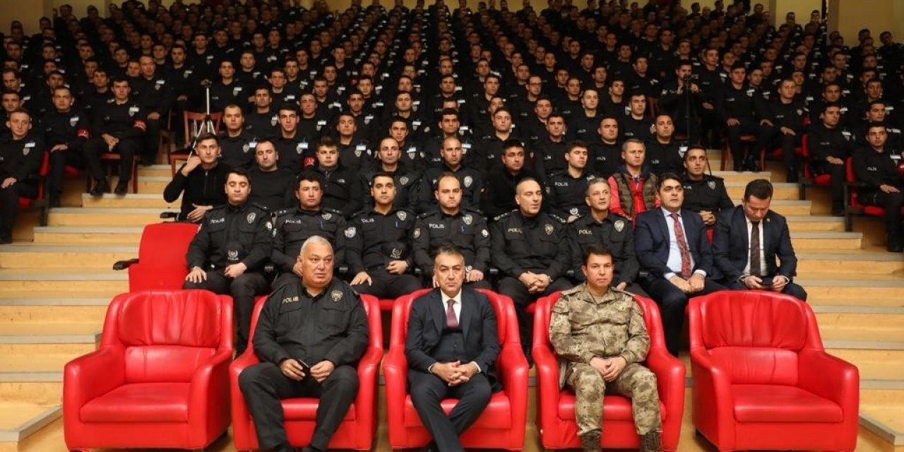Vali Çağatay, tecrübelerini polis adaylarıyla paylaştı