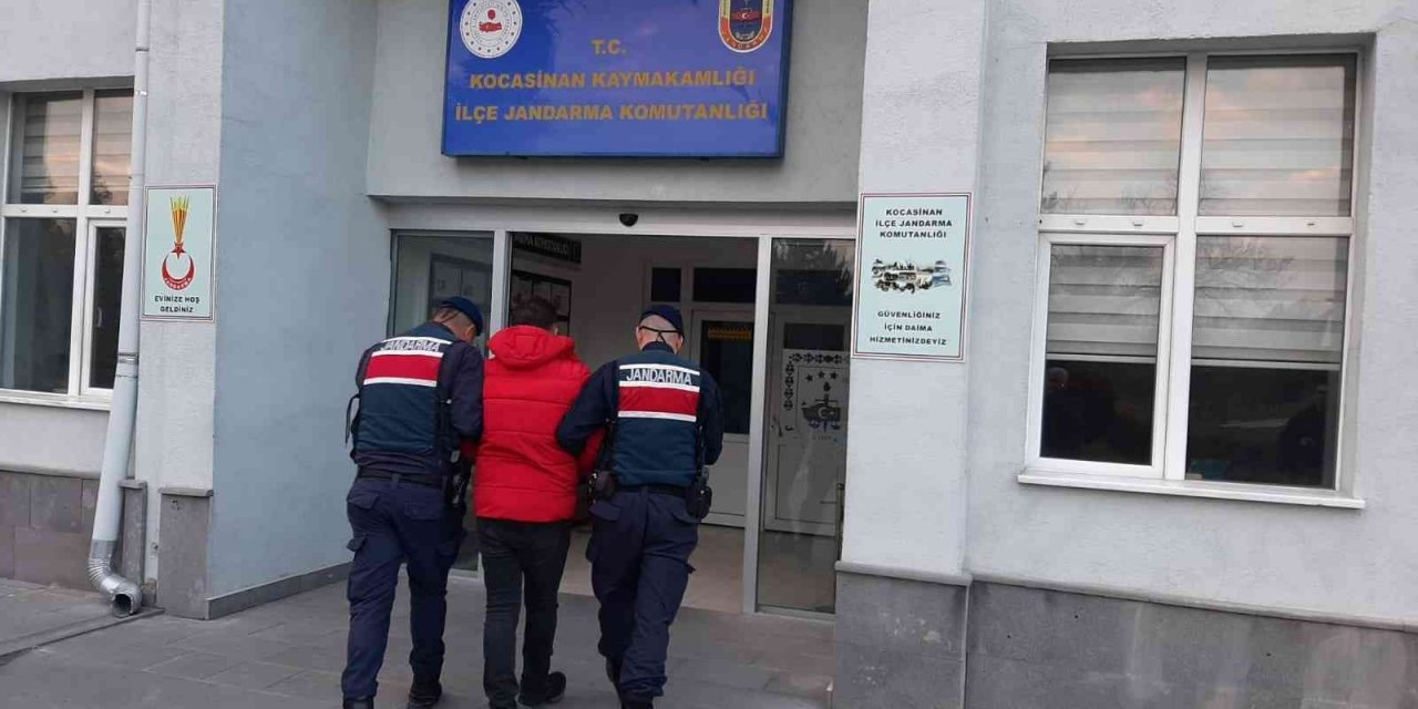 Hükümlü ihraç astsubay jandarmadan kaçamadı