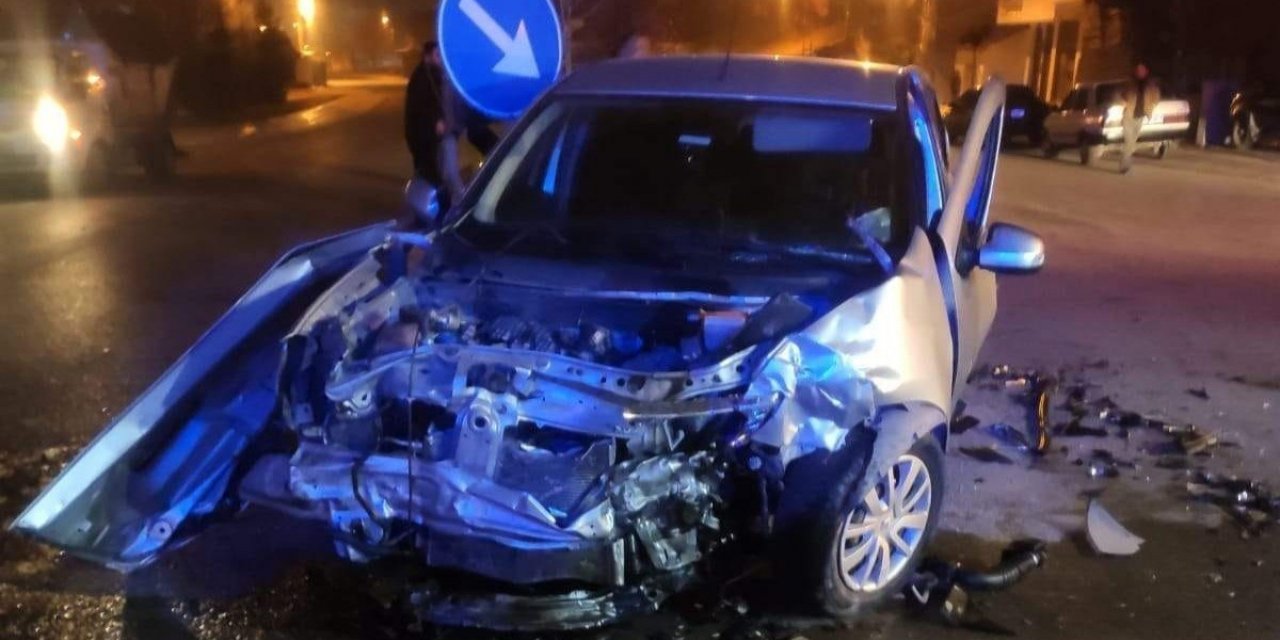 Malatya’da iki otomobil çarpıştı: 1’i ağır 3 yaralı