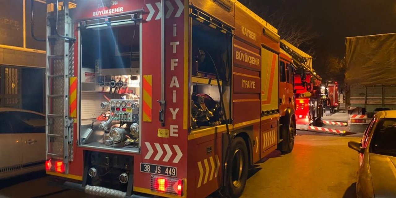 Balkonda çıkan yangın itfaiye ekipleri tarafından söndürüldü