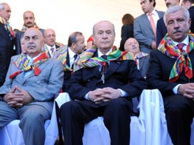 Bahçeli, Arınç'ın yanına oturmadı