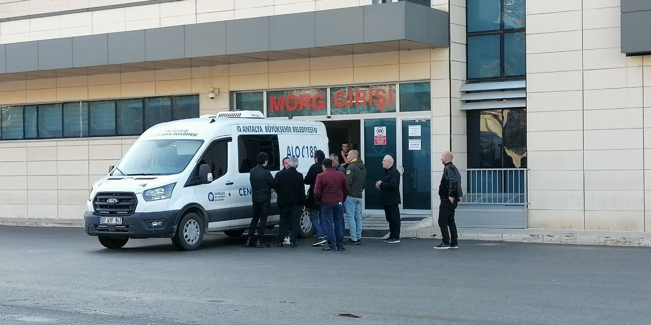 Oğlu tarafından korkunç bir şekilde öldürülen annenin cenazesi ailesine teslim edildi