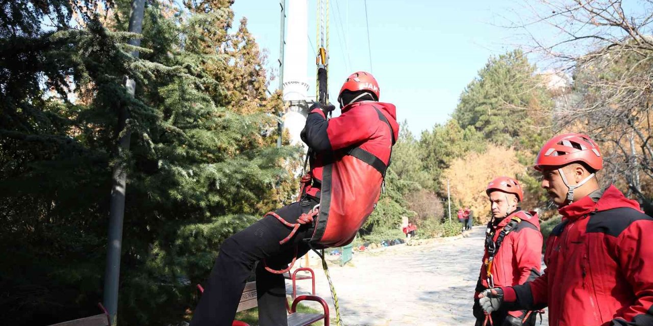 Jandarma Arama Kurtarma Timleri’nden teleferikte kurtarma tatbikatı