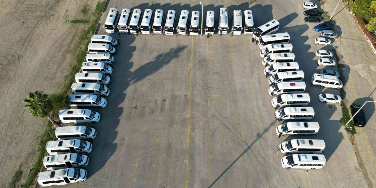 Kemer Belediyesi bin 317 öğrenciyi ücretsiz taşıyor