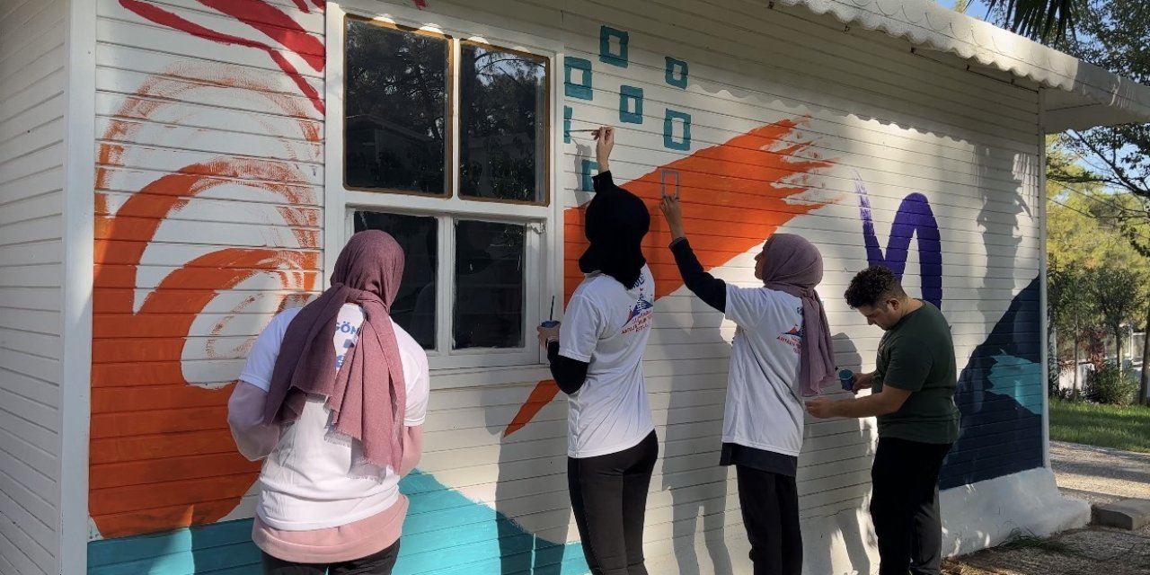 Gençlik Merkezine son dokunuşları gençler yaptı