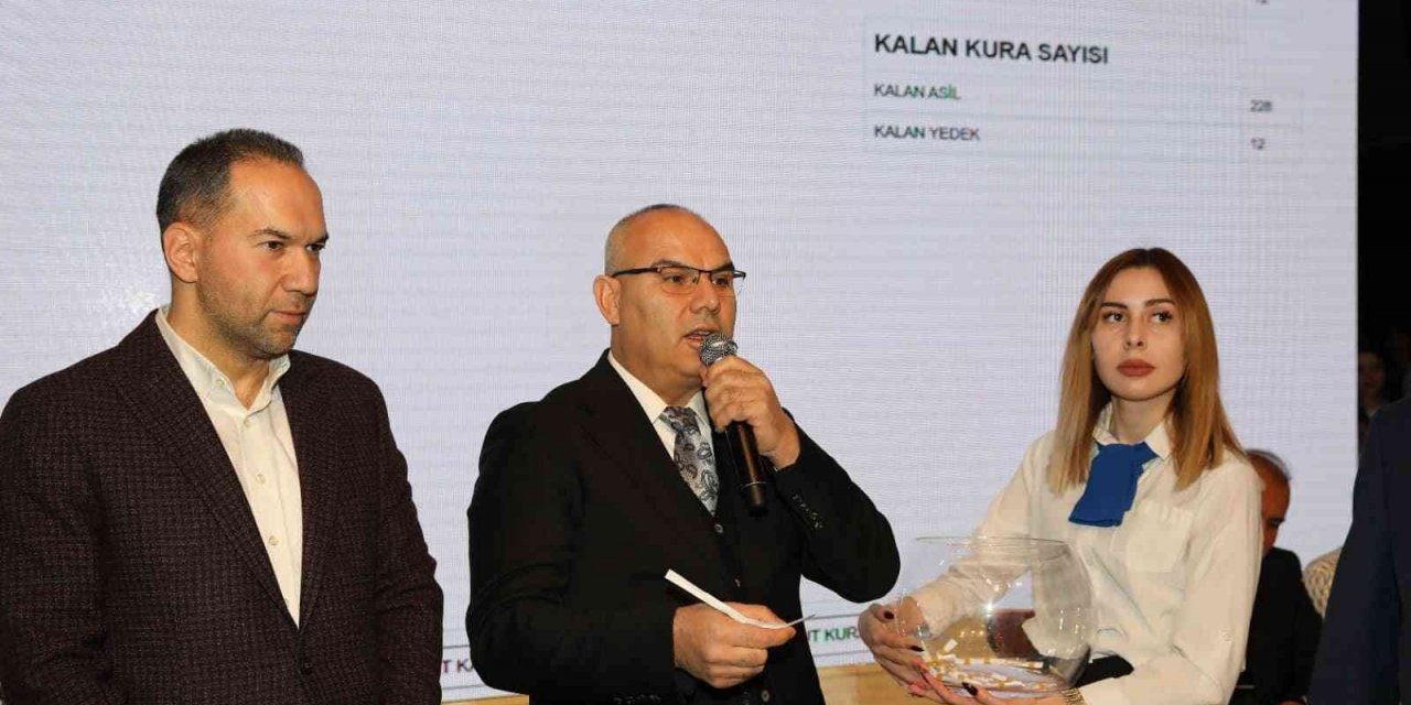 Niğde’de 1000 konutun hak sahibi için kura çekildi