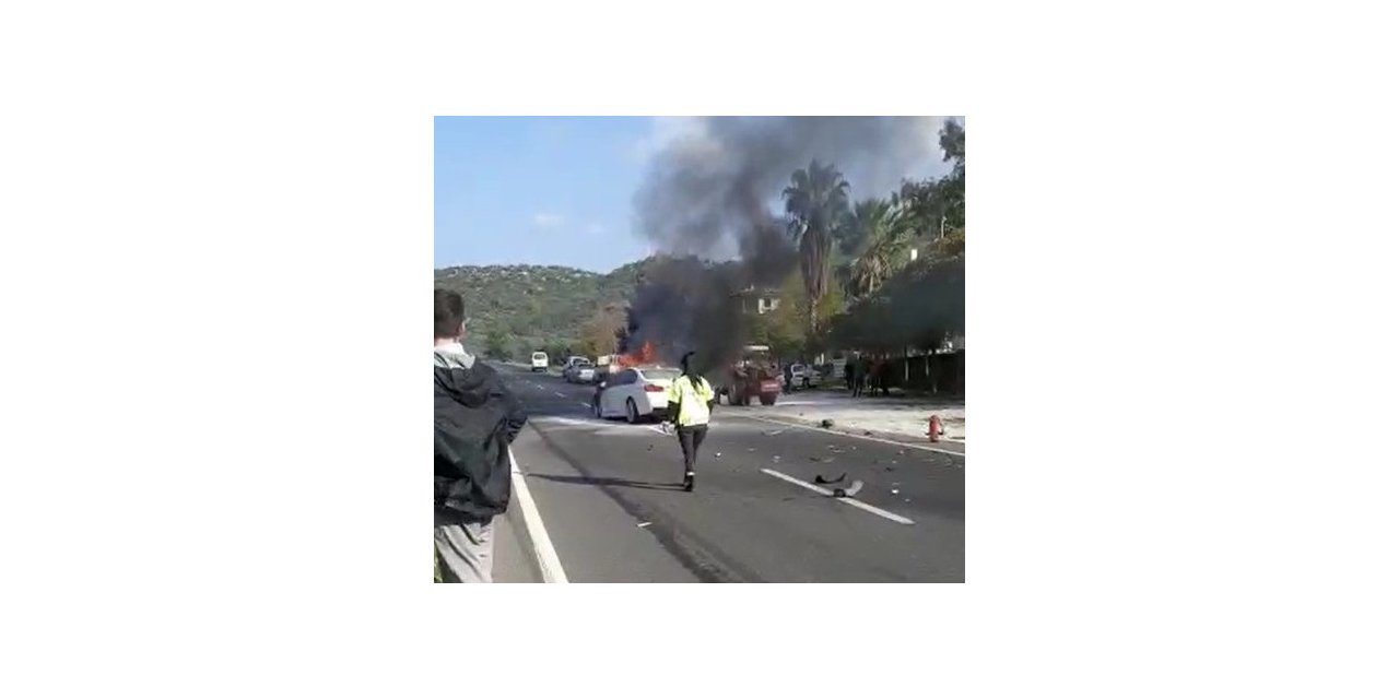 Bariyerlere çarpan otomobil alev aldı