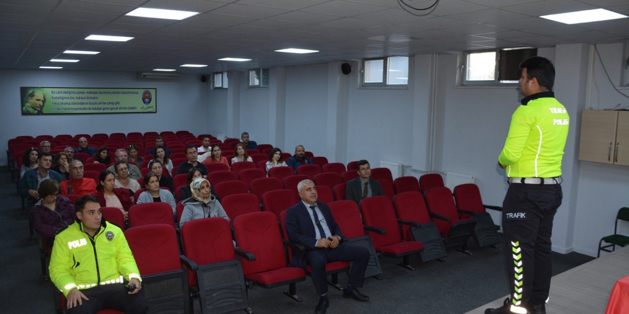 Ortaca’da öğretmenlere trafik eğitimi verildi