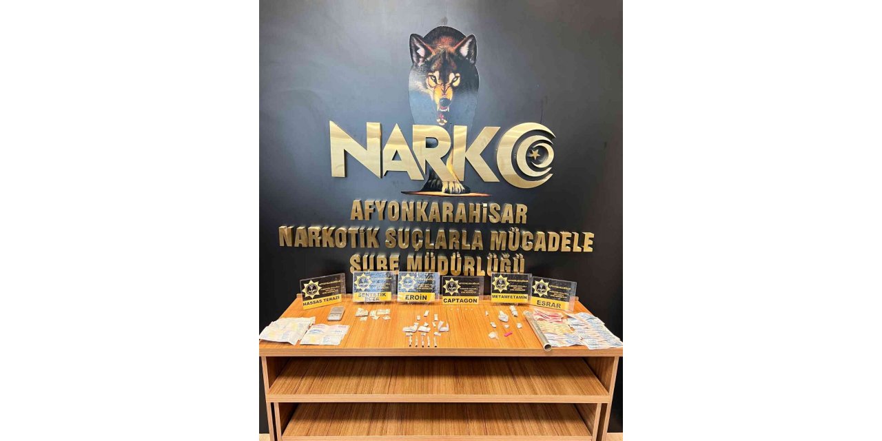 Polis sokak satıcılarına operasyon düzenledi