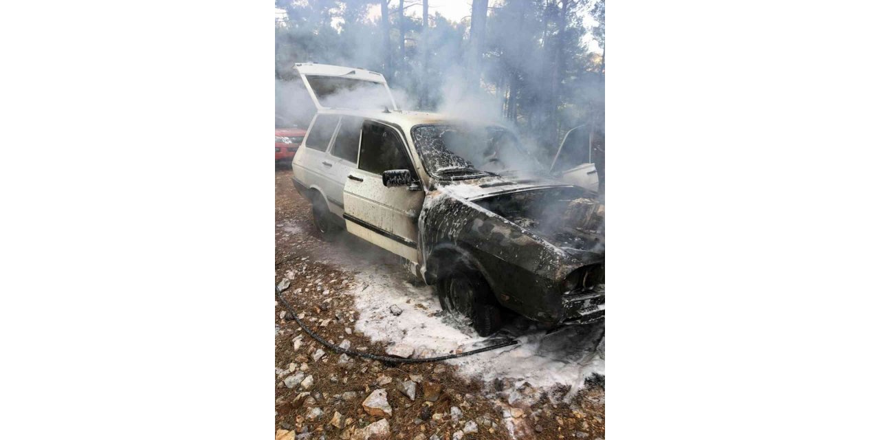 Araçtaki yangın ormana sıçramadan söndürüldü