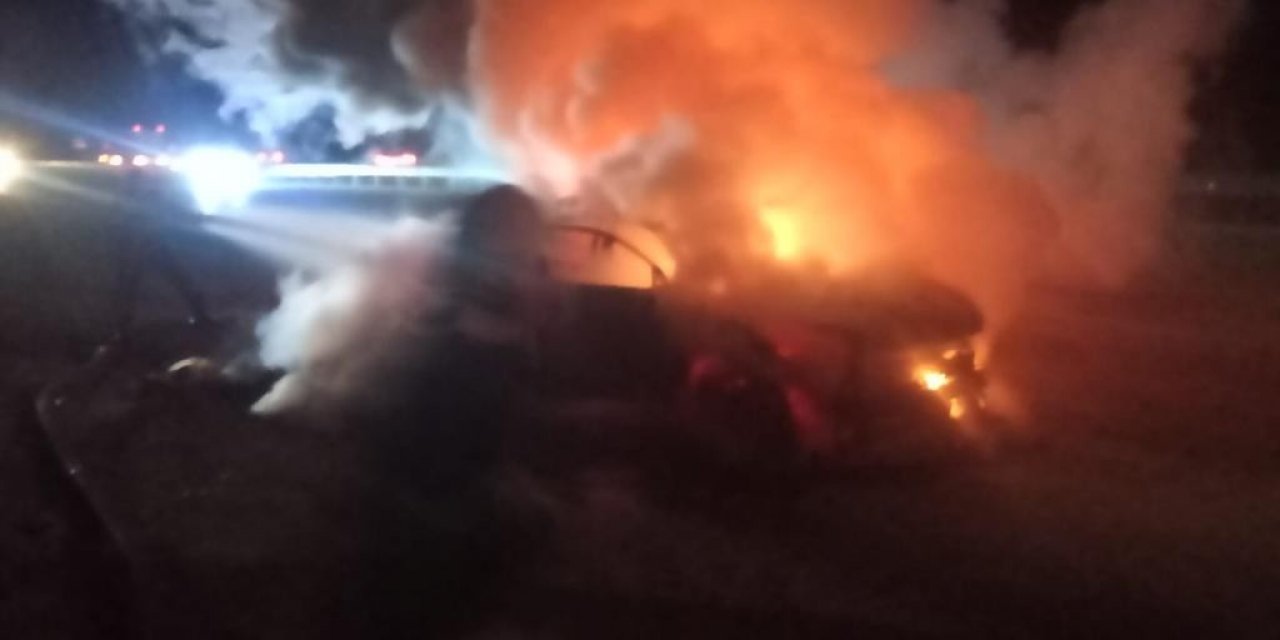 Burdur’da seyir halinde alev alan araç kullanılamaz hale geldi