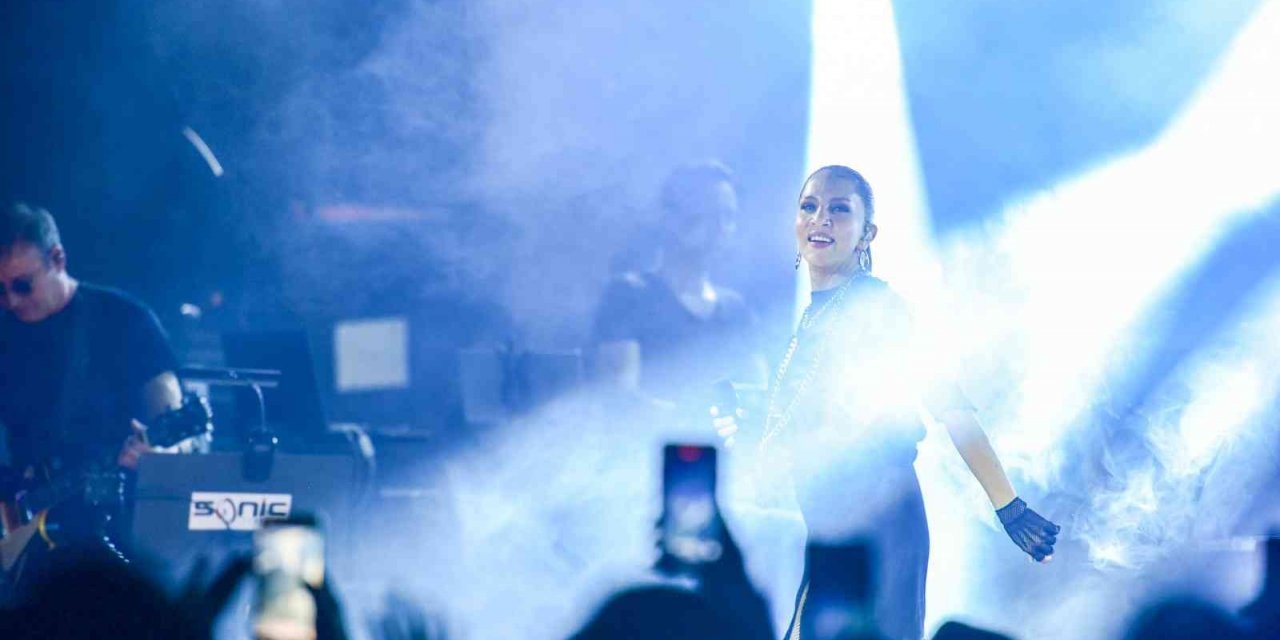 Bursa’da festival ateşi Sertab Erener ile yandı