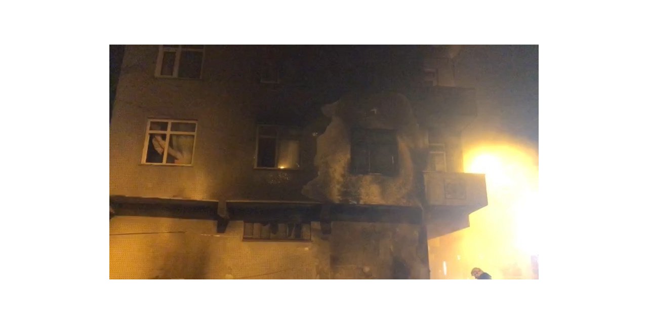 Sancaktepe’de 2 şahıs mobilya atölyesini böyle kundakladı