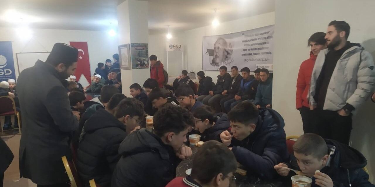 Bayburt’ta öğrenciler sabah namazında Ulu Camide buluştu