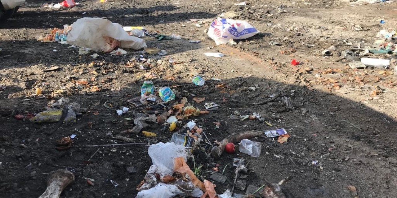 Sanayi esnafı atılan çöplere çare bekliyor