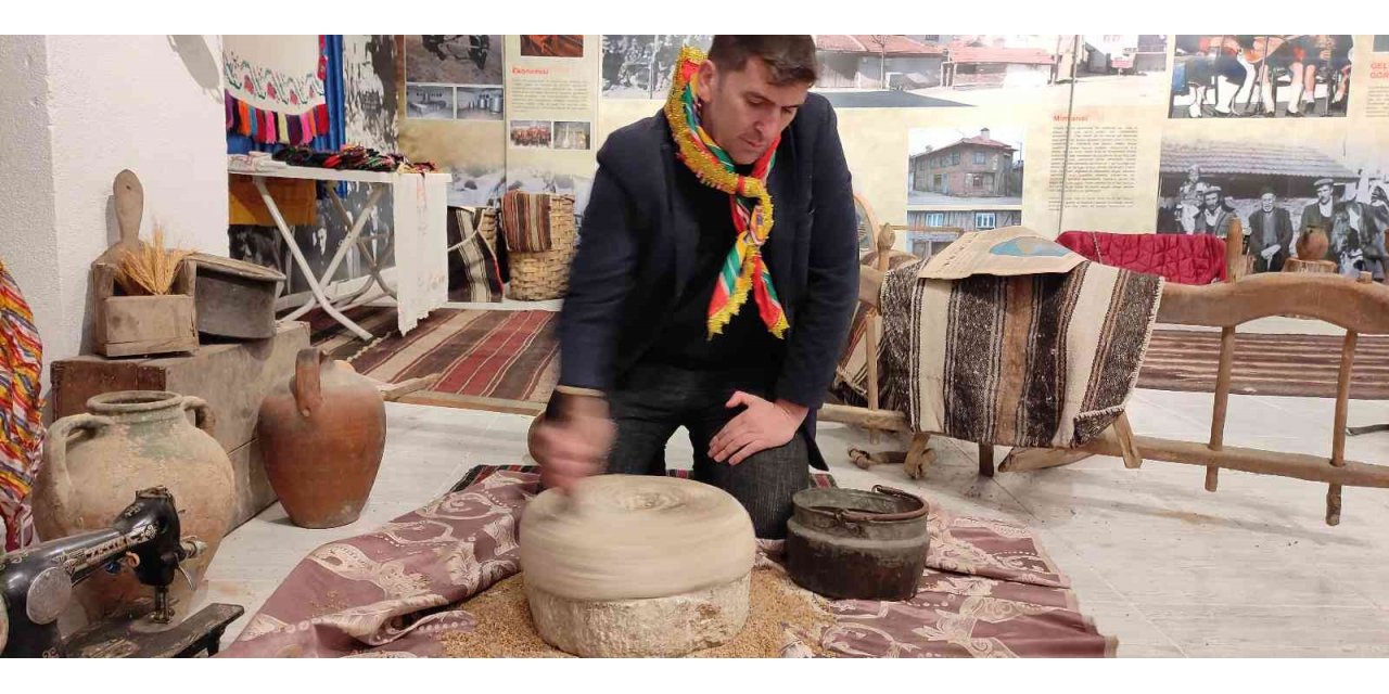 Eski eşyaları çöpe gitmekten kurtarıp müze kurdu