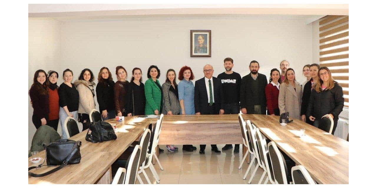 Öğretmenler yıl sonu tiyatro oyunu için toplandı