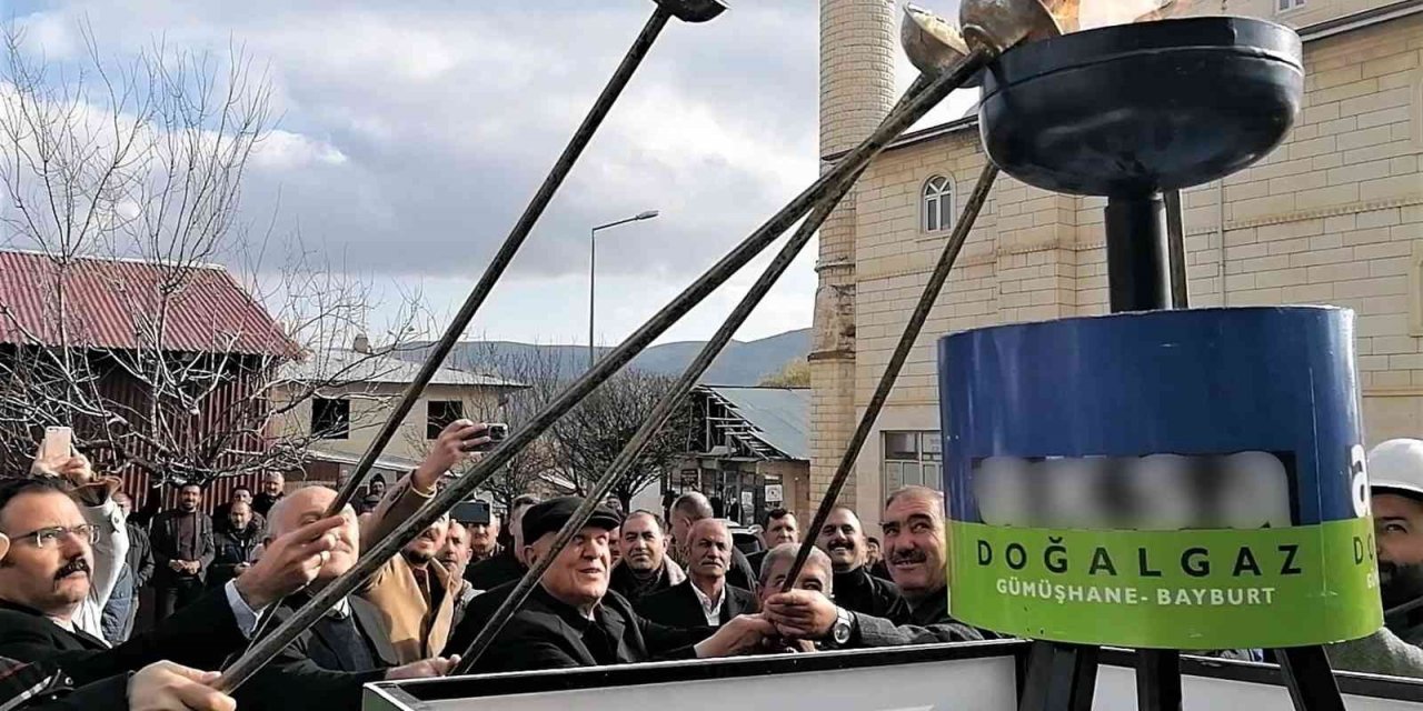 Demirözü’nde hatta ilk doğalgaz akışı için tören düzenlendi
