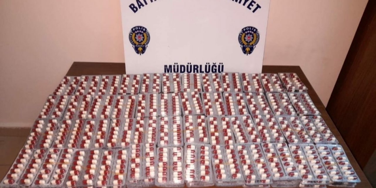 Şüphe üzerine durduruldu üzerinde binlerce hap çıktı