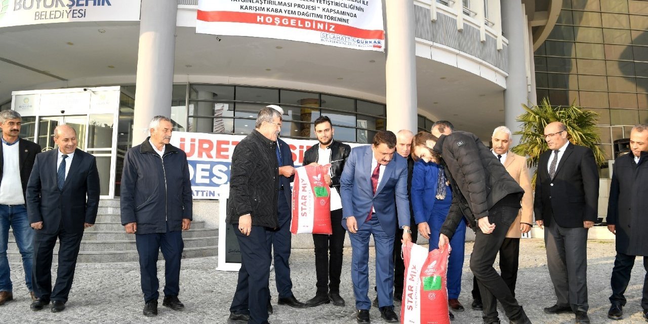 148 üreticiye karışık kaba yem tohumu dağıtıldı