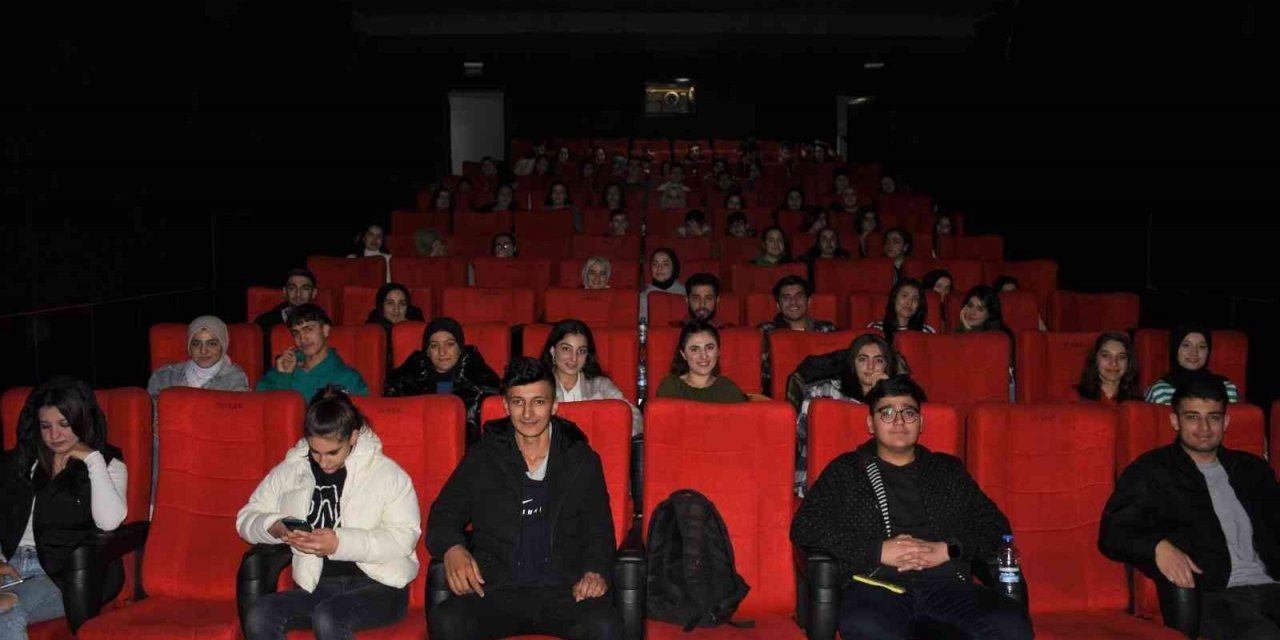 4 bin öğrenci sinema keyfi yaşadı