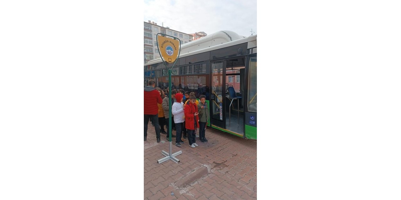 Öğrencilere Toplu Taşıma Kuralları Eğitimi Veriliyor