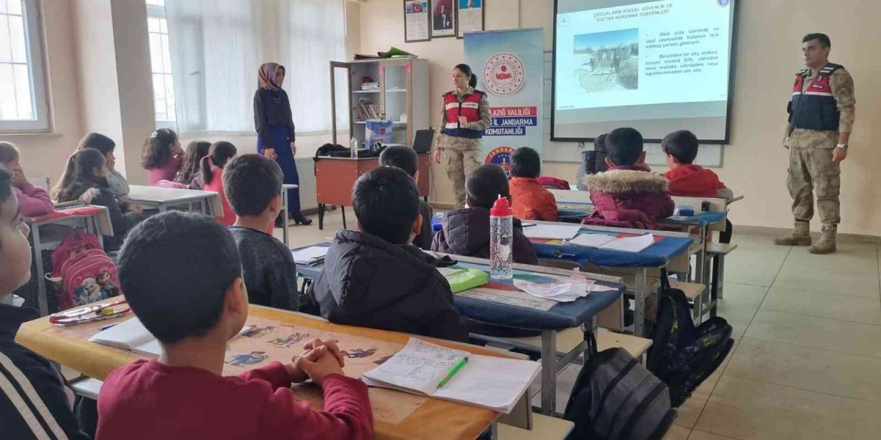 Jandarma öğrencileri bilgilendirdi