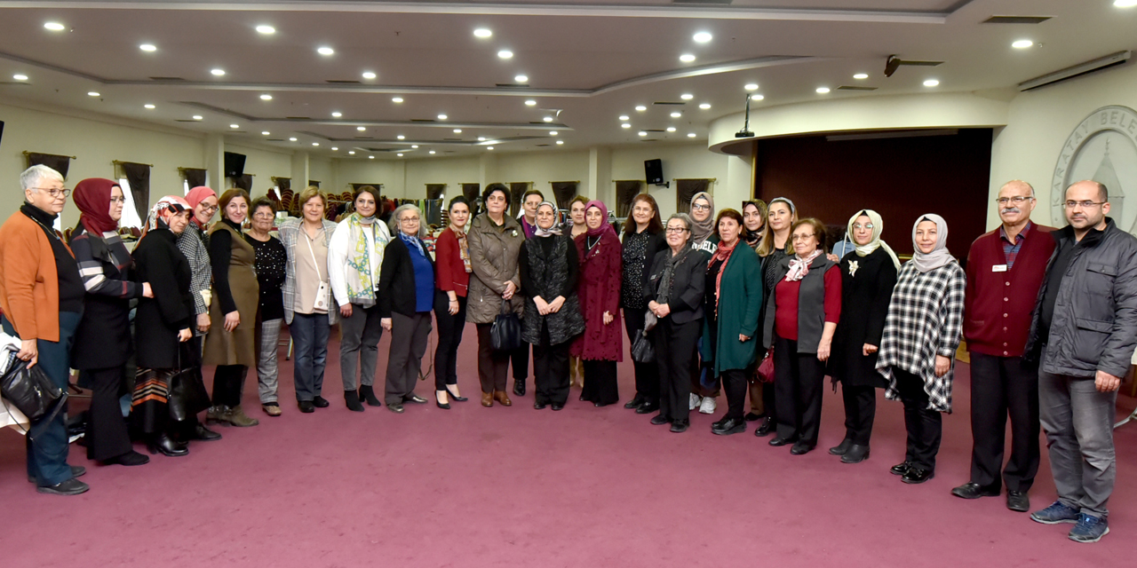 Konya protokolünün eşlerinden Alzheımer Derneği'nin örnek kermesine ziyaret