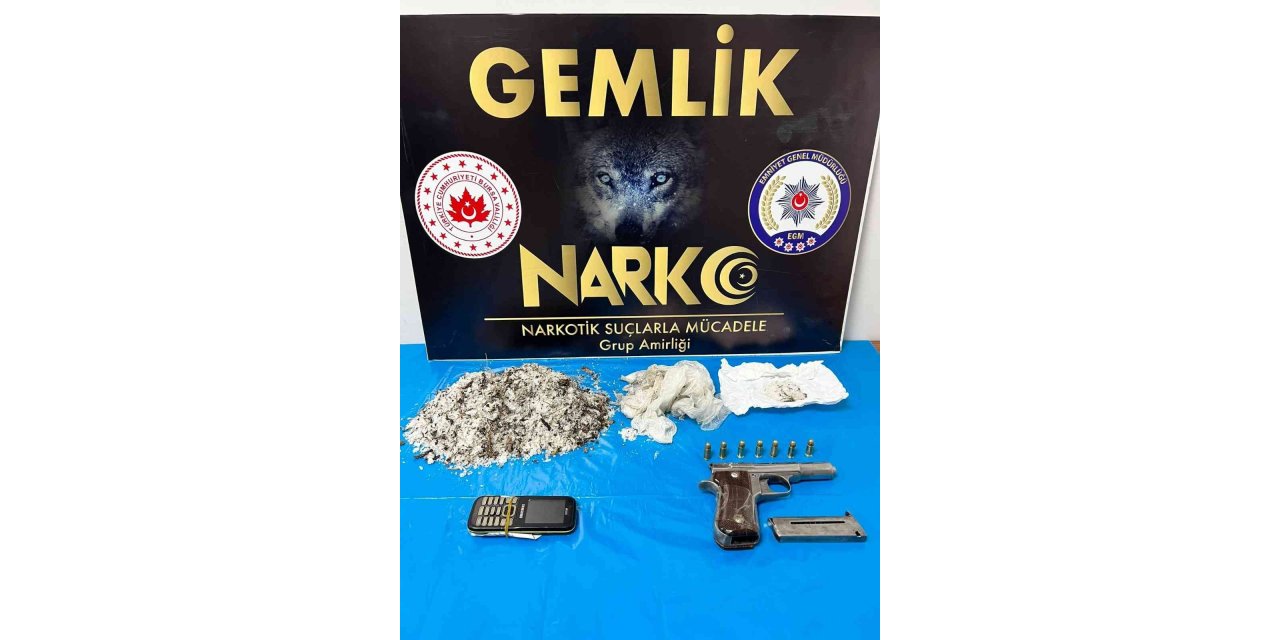 Polisten kaçan otomobilde uyuşturucu çıktı