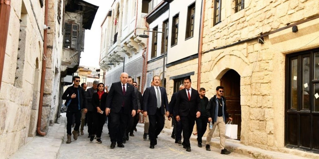 Vali Pehlivan Tarsus ilçesinde temaslarda bulundu