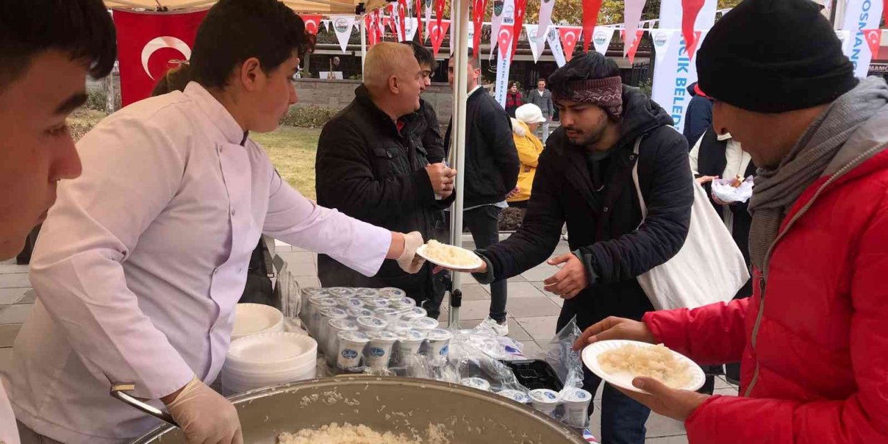 Başkentte pilav yeme günü düzenlendi