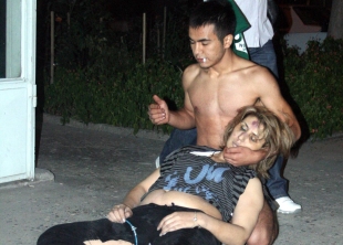 Annesi kollarında öldü