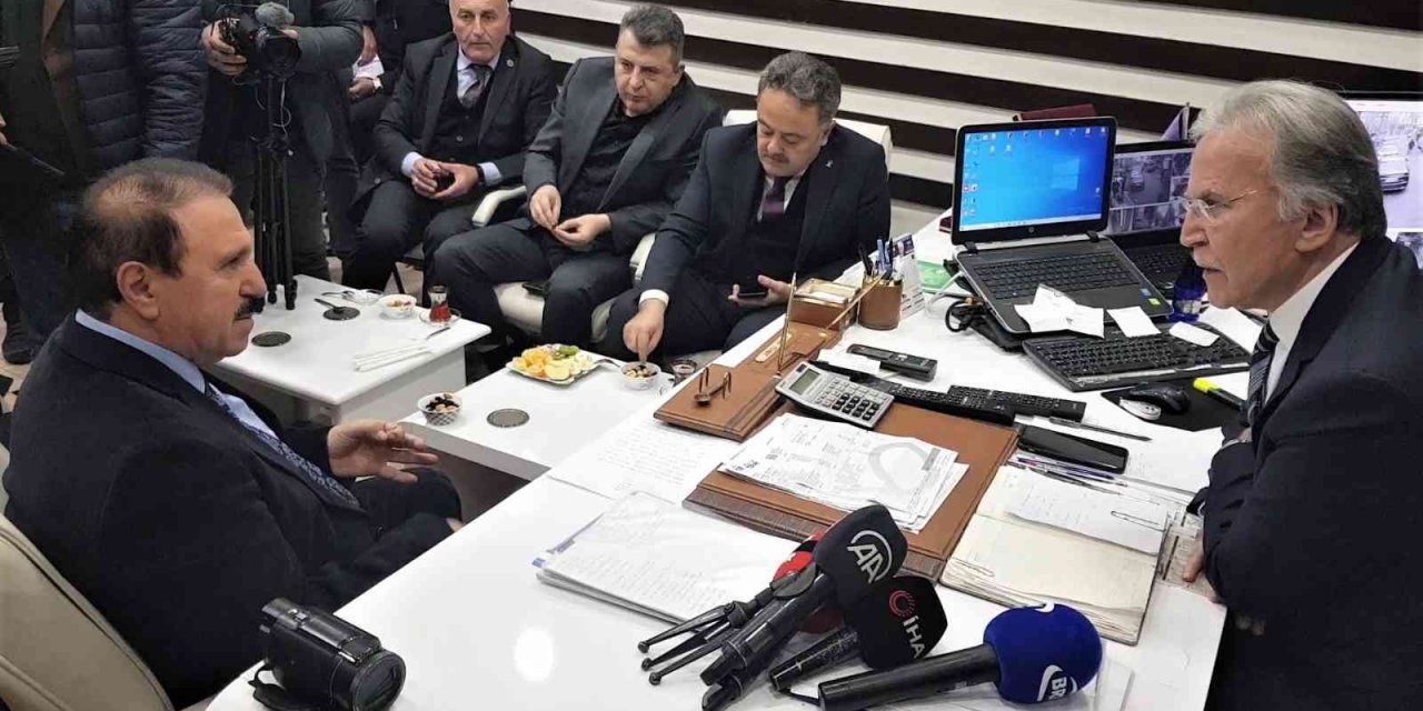 Şahin, esnafların sorunlarını başkanlardan dinledi