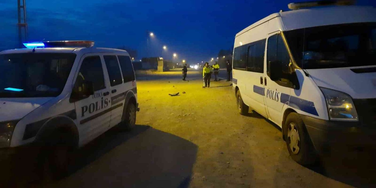 Motosiklet yayaya çarptı: 2 yaralı