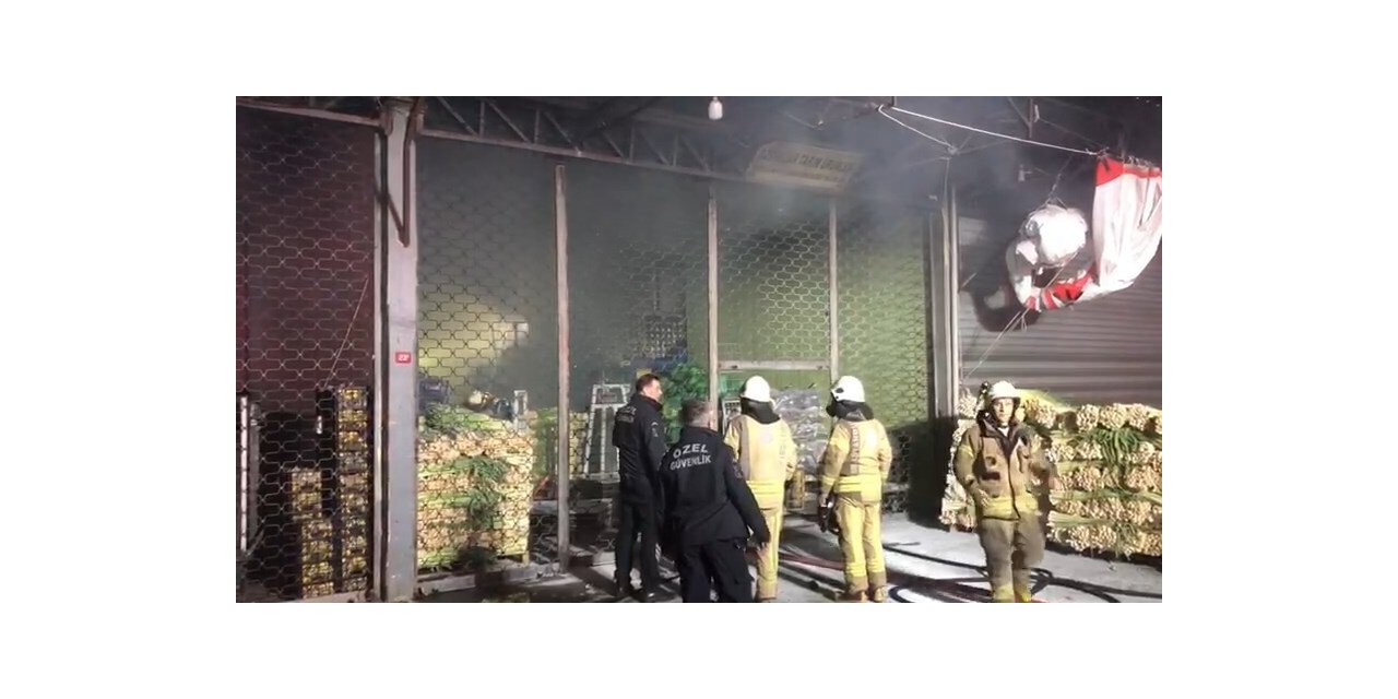 Ataşehir’de sebze ve meyve halindeki iş yerinde yangın