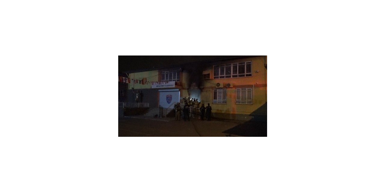 İzmir’de ilkokulda yangın büyümeden söndürüldü