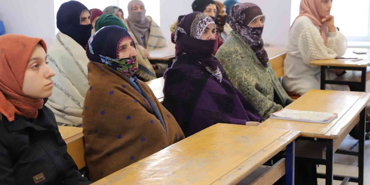 Bayburtlu kadınlar Köy Yaşam Merkezlerinde modern tarım yöntemlerini öğreniyor