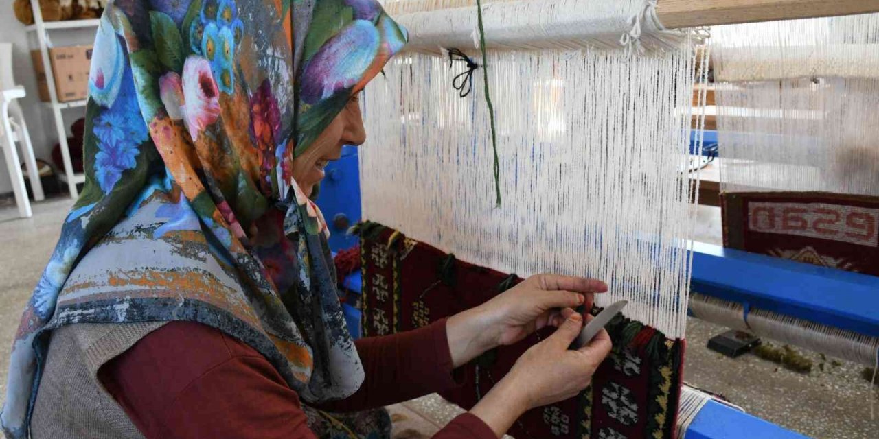 Köy Yaşam Merkezi’nde 3 kuşak birlikte eğitim görüyor